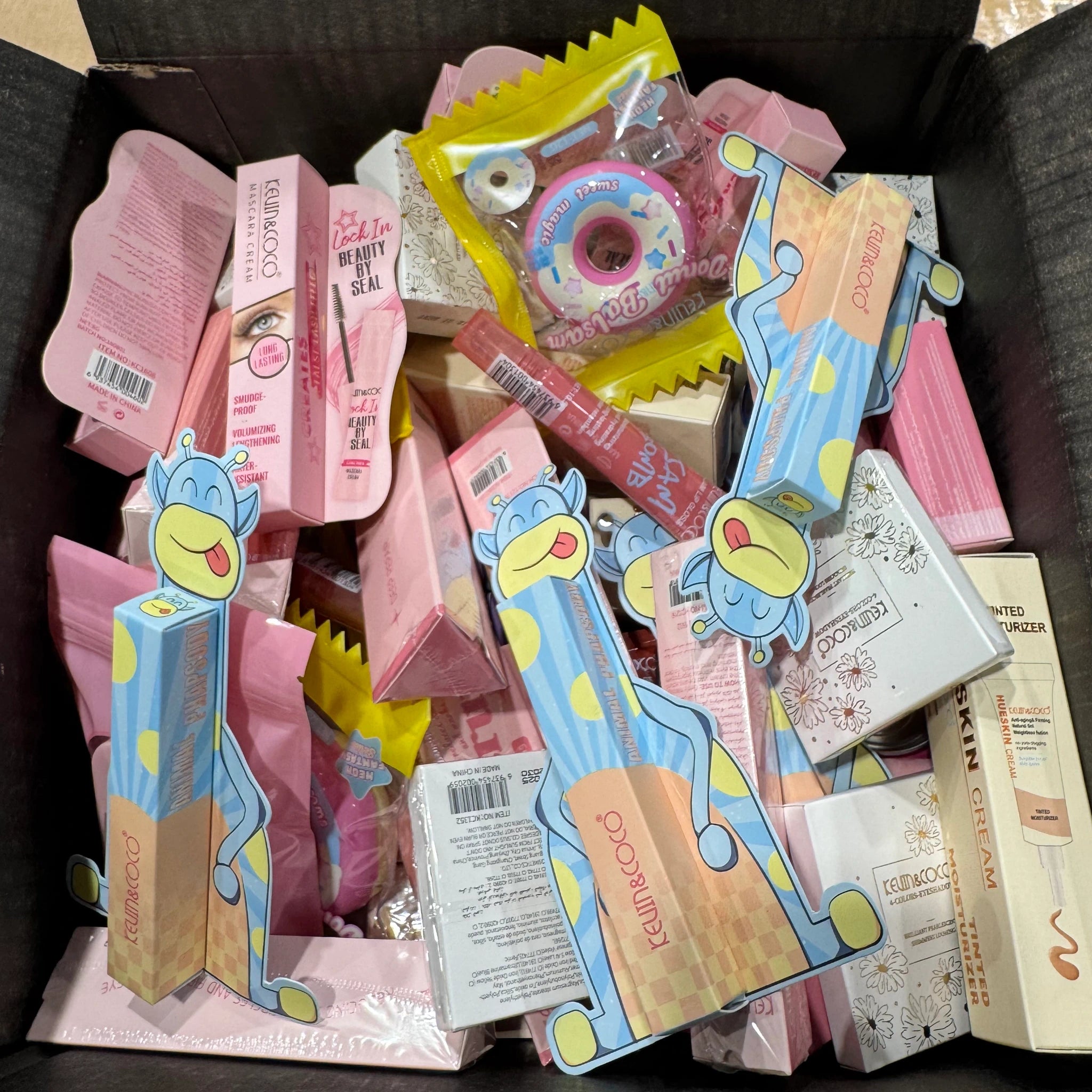 (81-pack) Assorted Kevin & Coco Box
