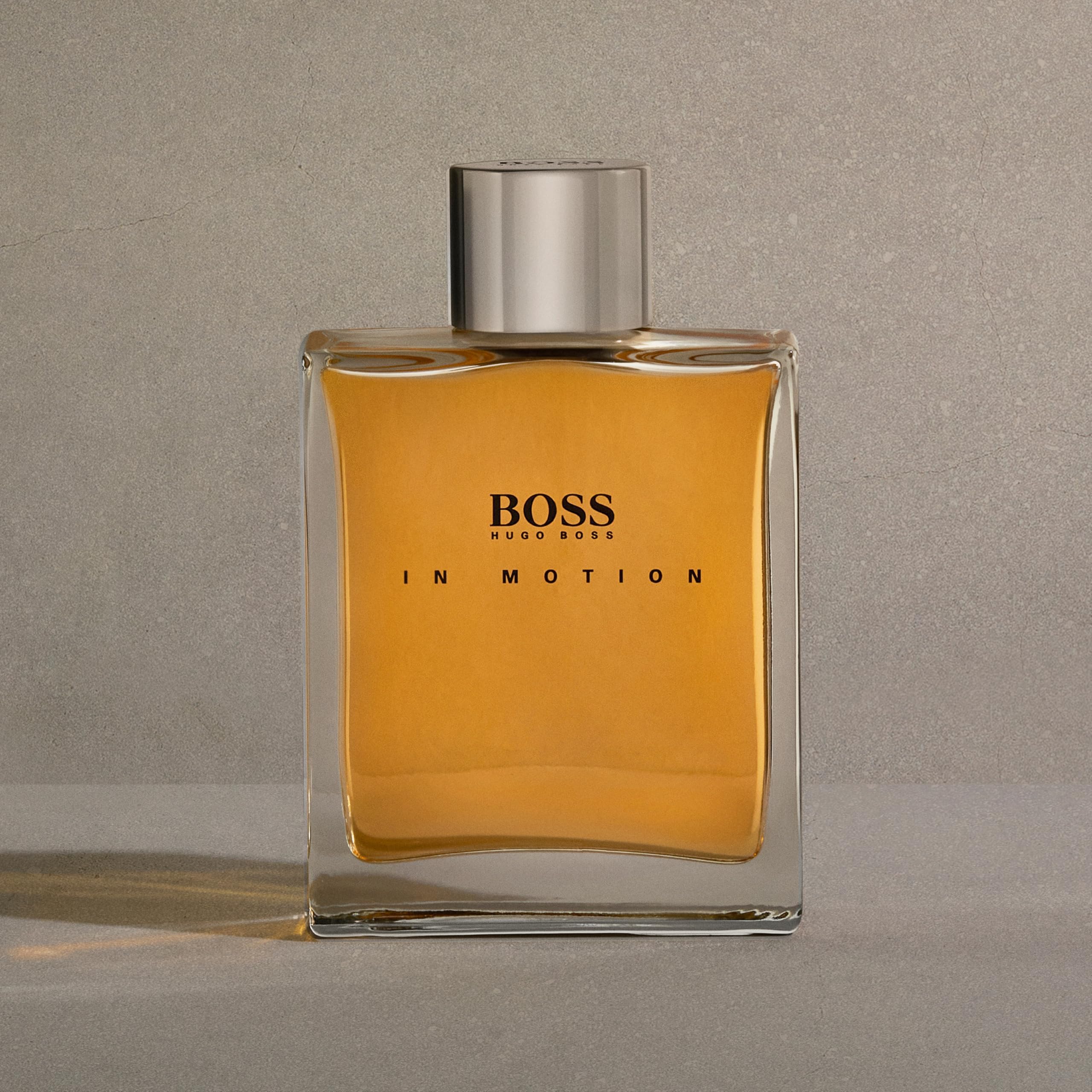 Hugo Boss In Motion Notes of Cinnamon Cardamon and Nutmeg For Men EDT - Thumbnail 2