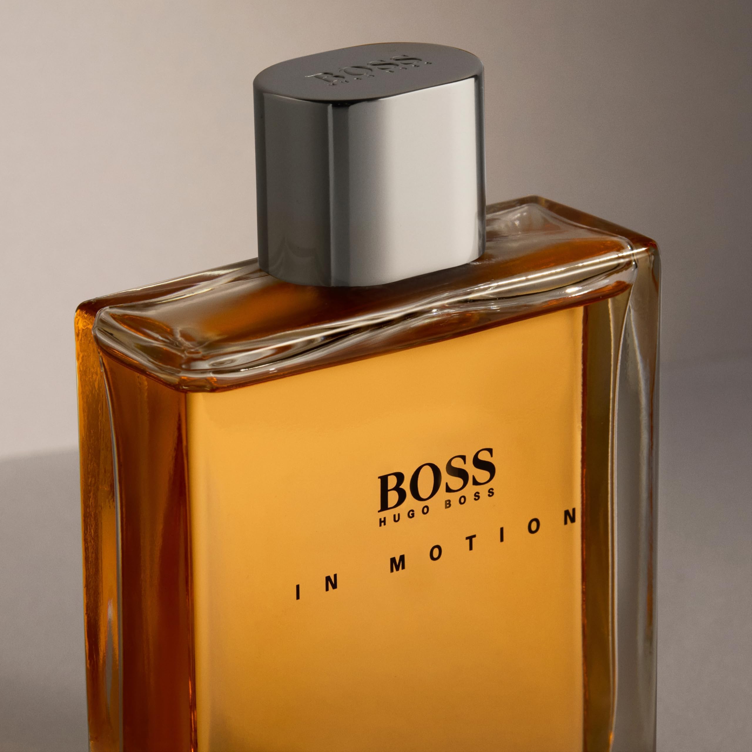 Hugo Boss In Motion Notes of Cinnamon Cardamon and Nutmeg For Men EDT - Thumbnail 3