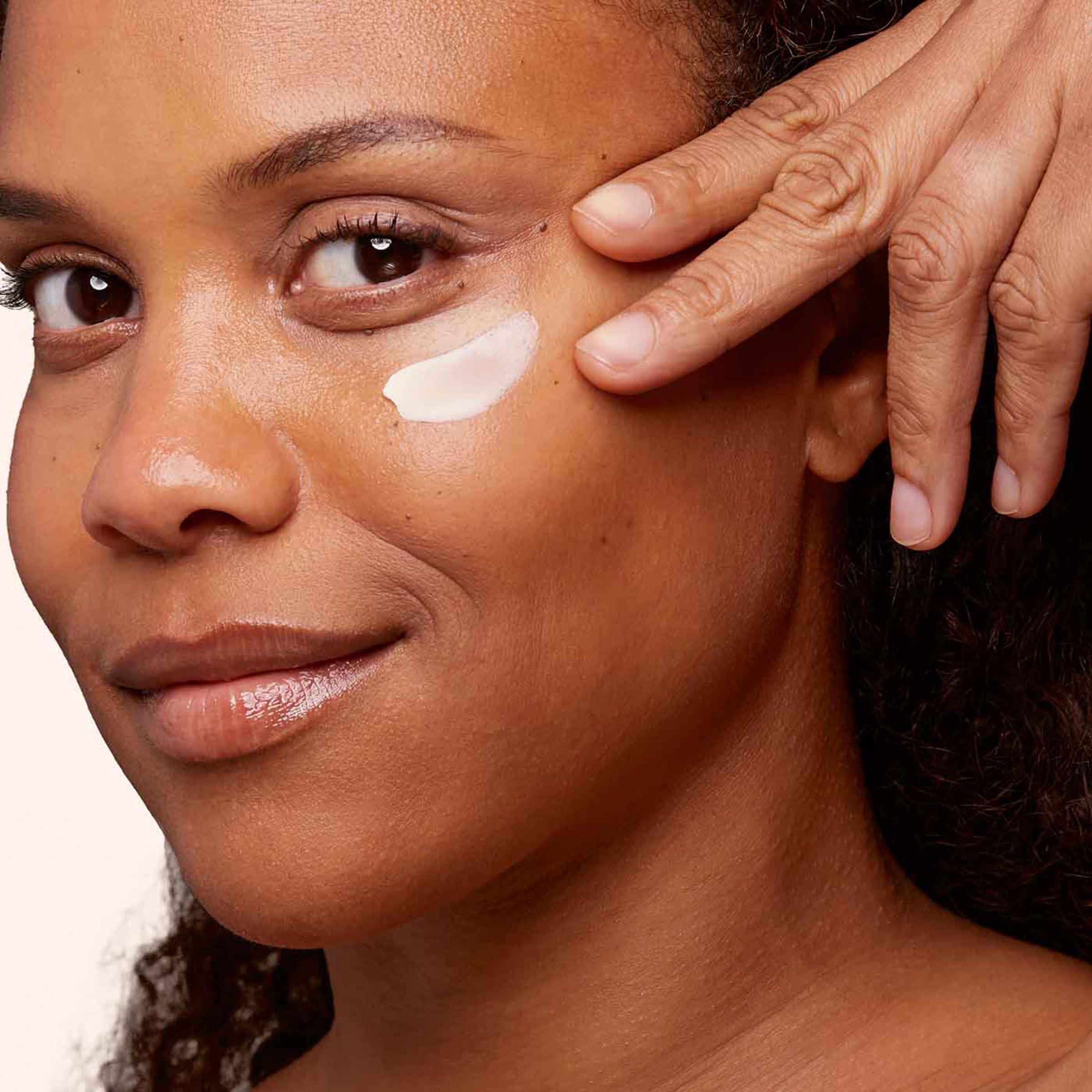 Clarins Total Eye Smooth | 2 In 1 Anti Aging Eye Cream and 10 Minute Eye Mask | - Thumbnail 3