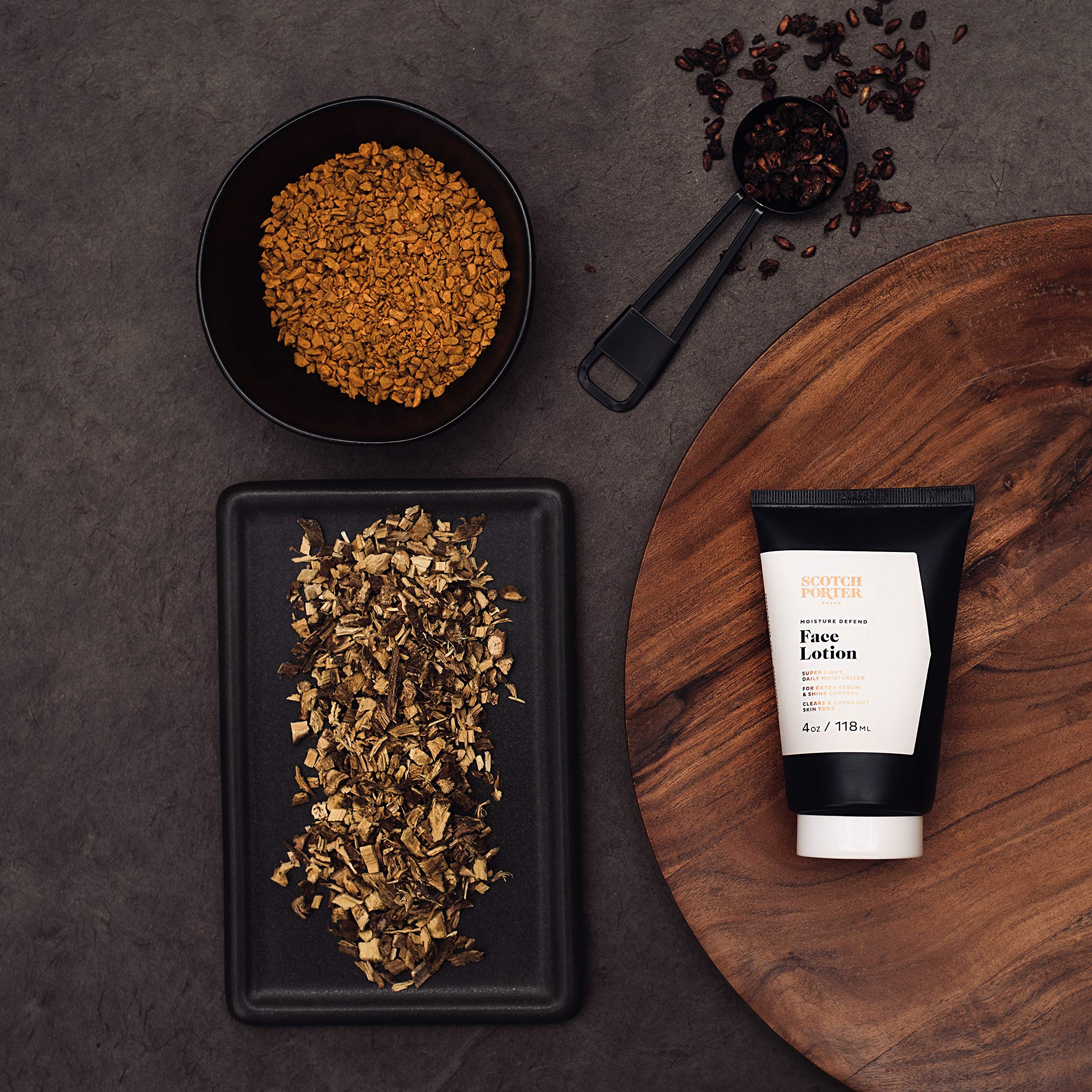 Scotch Porter Moisture Defend Face Lotion | Controls Shine Sooths Evens Out - Thumbnail 3